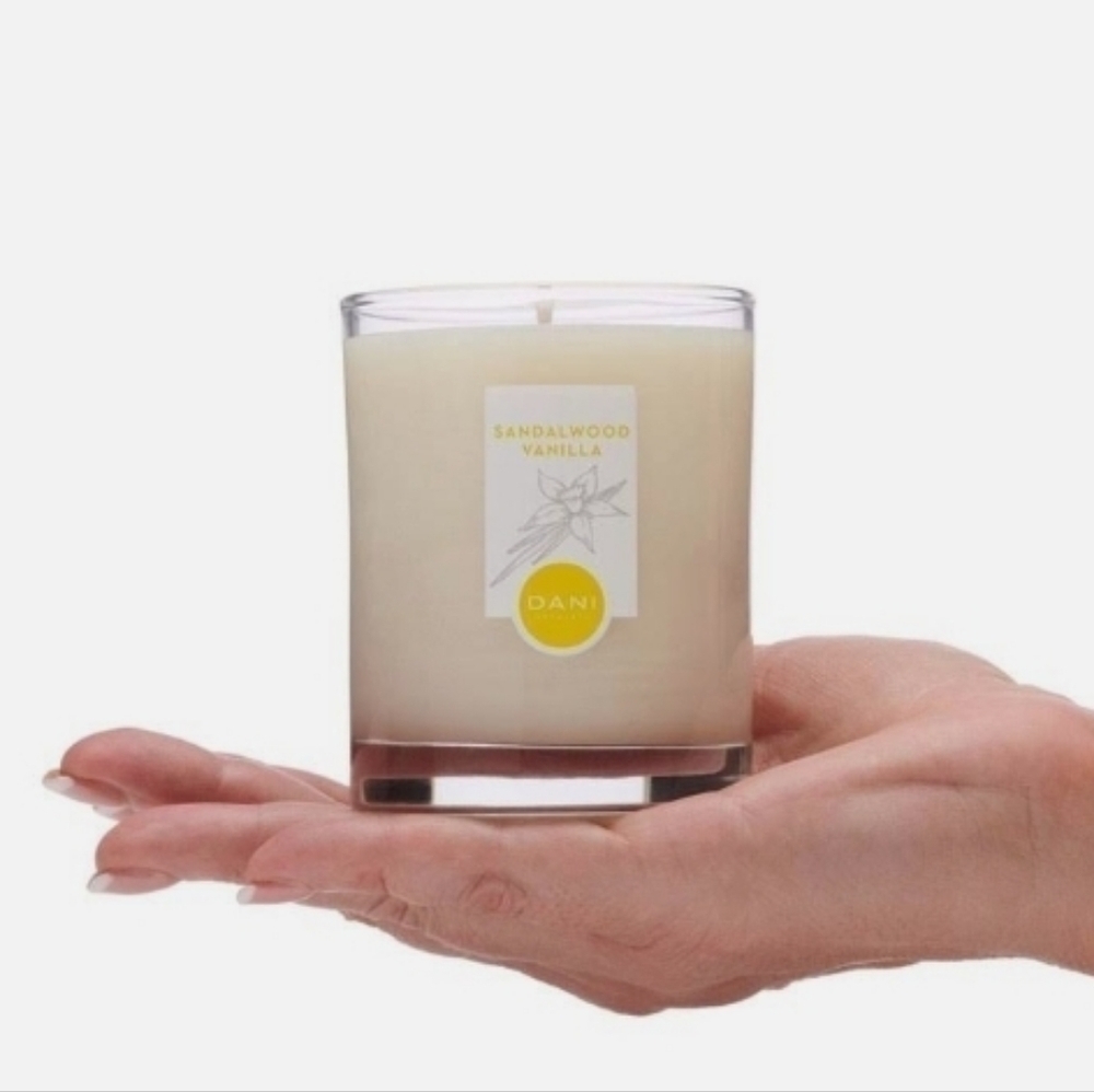 DANI'S Candle 7.5 OZ. Glass Sandalwood Vanilla Soy Essential Oil